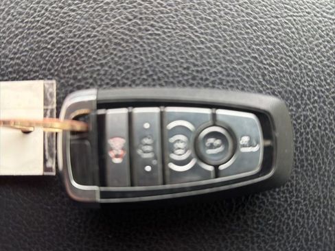 Used 2019 Ford Expedition XLT w/ Equipment Group 202A AWD/4WD image 29