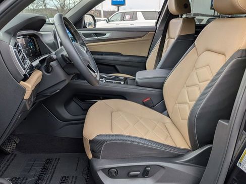 Used 2024 Volkswagen Atlas Cross Sport SE image 19