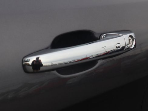 Used 2018 Jeep Grand Cherokee Limited image 23