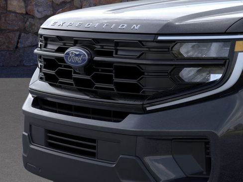 New 2025 Ford Expedition Active image 17