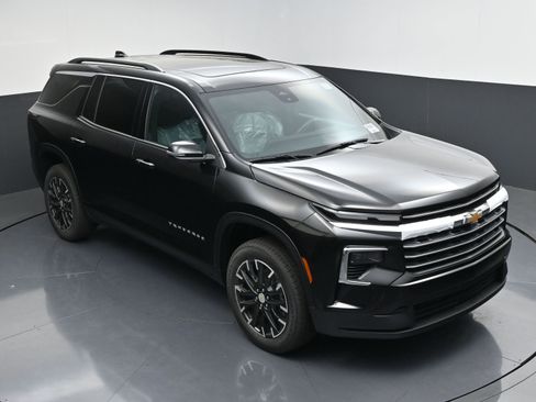 New 2026 Chevrolet Traverse LT w/ Sun and Wheel Package FWD image 47