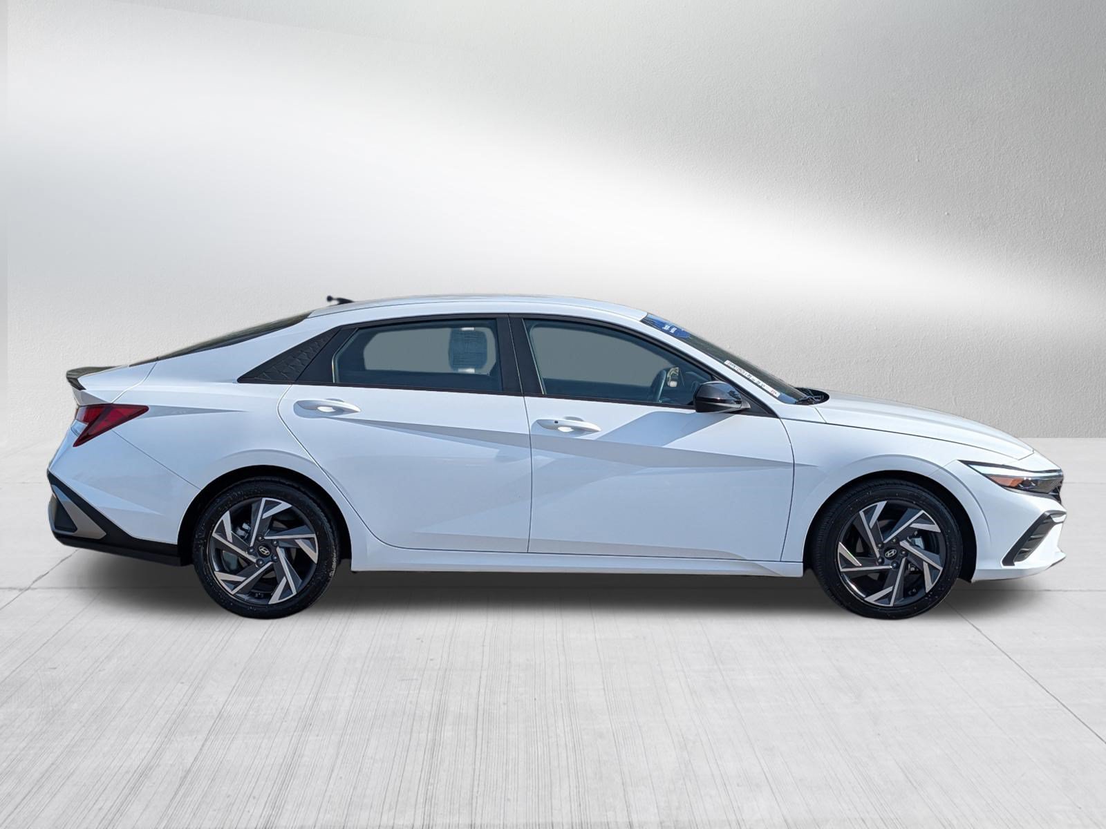 Certified 2025 Hyundai Elantra Sport FWD image 2