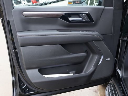 New 2025 Chevrolet Suburban Premier w/ Sun And Tow Package image 12