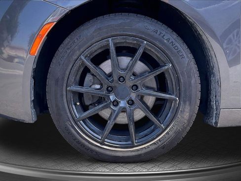 Used 2016 Chrysler 200 Limited w/ Convenience Group FWD image 9