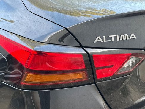 Used 2025 Nissan Altima 2.5 S FWD image 10