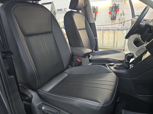 Used 2022 Volkswagen Tiguan SE image 11