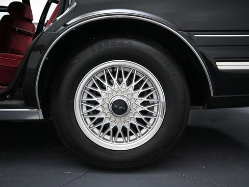 Used 1990 Lincoln Continental Signature image 26