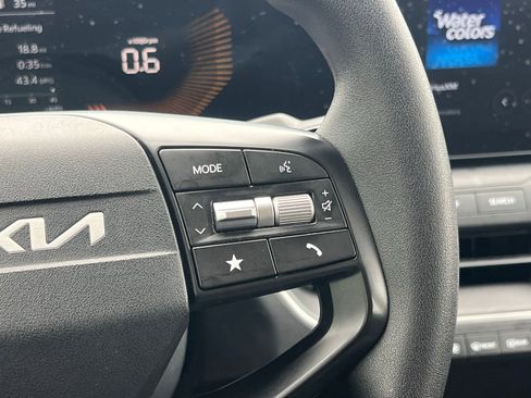 Used 2025 Kia K4 LXS FWD image 27