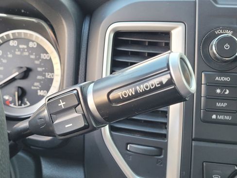 Used 2019 Nissan Titan SL w/ Midnight Edition image 15