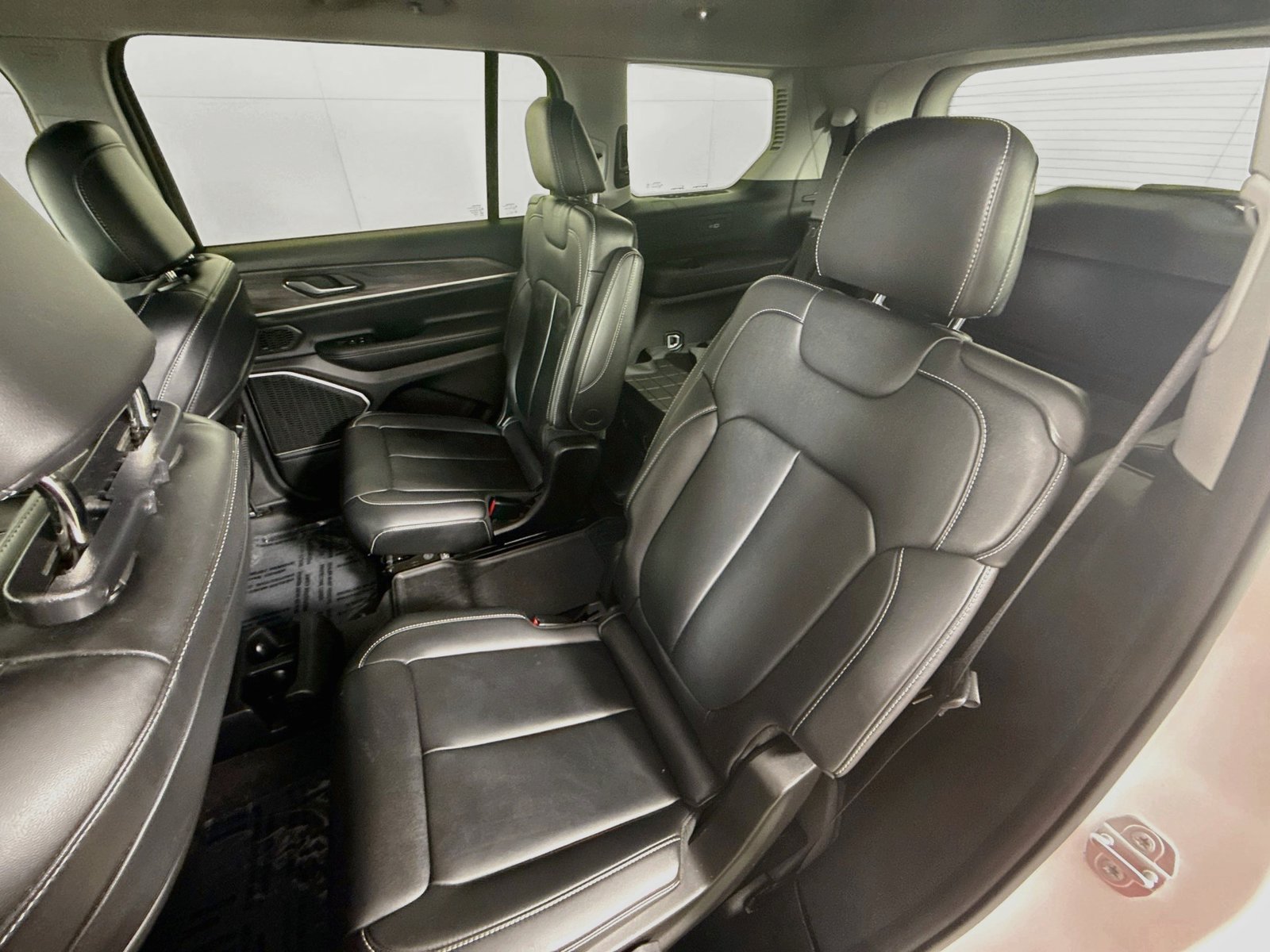 Used 2022 Jeep Grand Cherokee L Limited AWD/4WD image 21