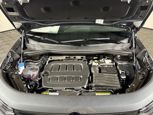 Certified 2025 Volkswagen Tiguan SE AWD/4WD image 23