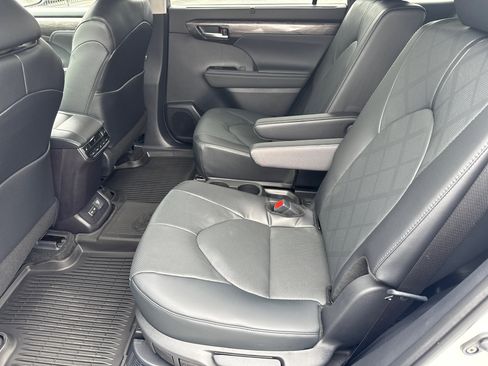 New 2026 Toyota Highlander Platinum image 21