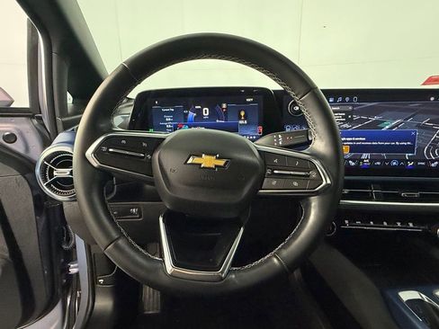 Used 2026 Chevrolet Equinox EV LT w/ Convenience Package II FWD image 16