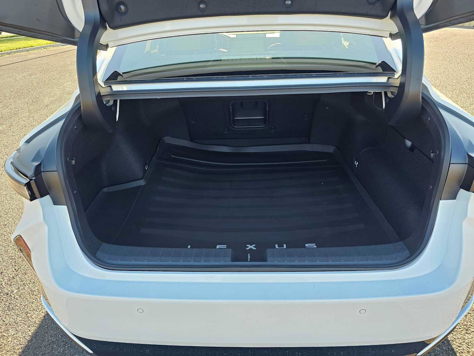 New 2026 Lexus ES 350h FWD image 14