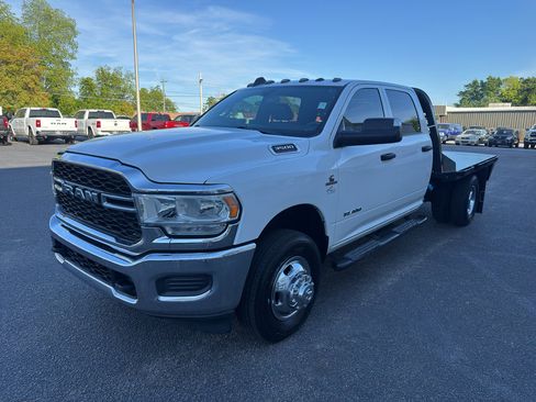 Used 2022 RAM 3500 Tradesman w/ Chrome Appearance Group AWD/4WD image 5