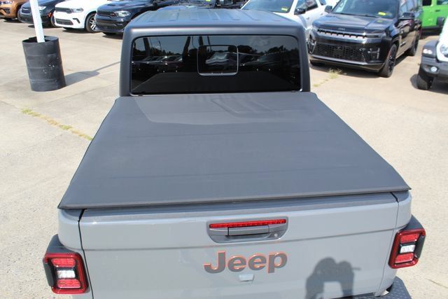 Used 2023 Jeep Gladiator Mojave w/ LED Lighting Group AWD/4WD image 6