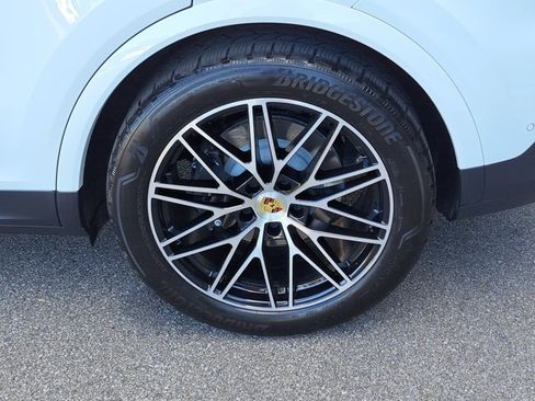 Certified 2024 Porsche Cayenne image 12