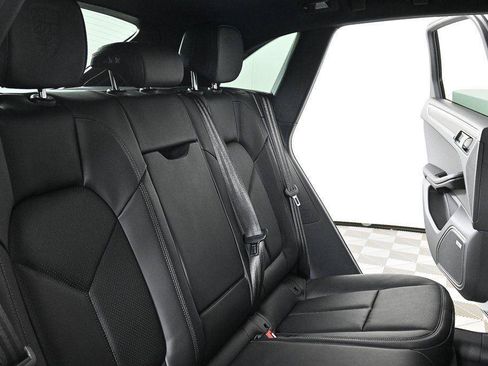 Certified 2026 Porsche Macan AWD/4WD image 22