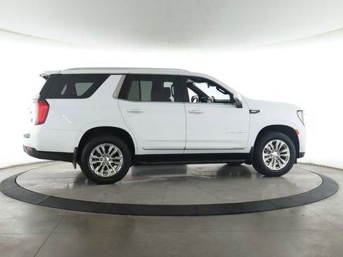 Used 2024 GMC Yukon SLT w/ SLT Premium Package AWD/4WD image 6