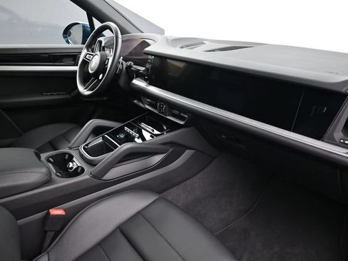 Certified 2026 Porsche Cayenne AWD/4WD image 13