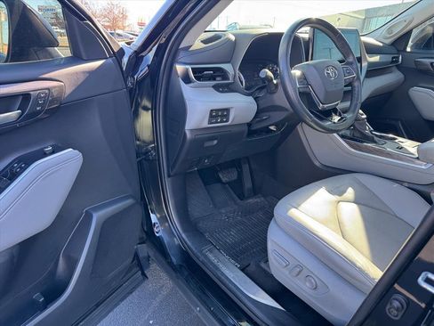Used 2021 Toyota Highlander Platinum image 14