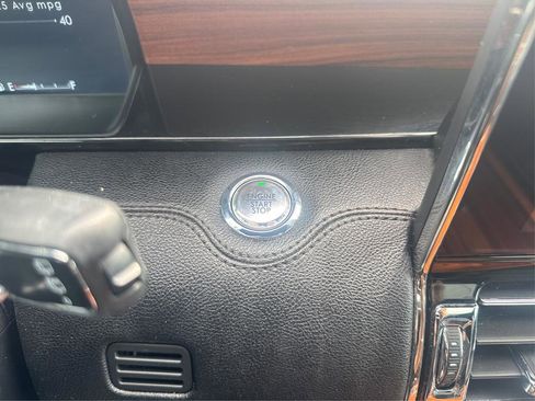 Used 2019 Lincoln Navigator Reserve image 28