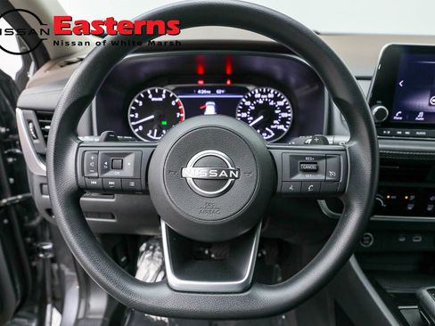 Used 2023 Nissan Rogue S image 10