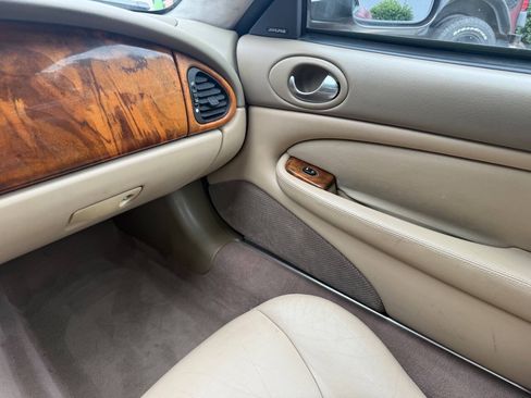 Used 2000 Jaguar XK8 Convertible RWD image 16