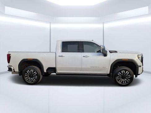 Used 2024 GMC Sierra 3500 Denali Ultimate AWD/4WD image 2