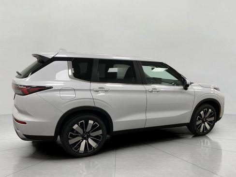 New 2026 Mitsubishi Outlander SE AWD/4WD image 2