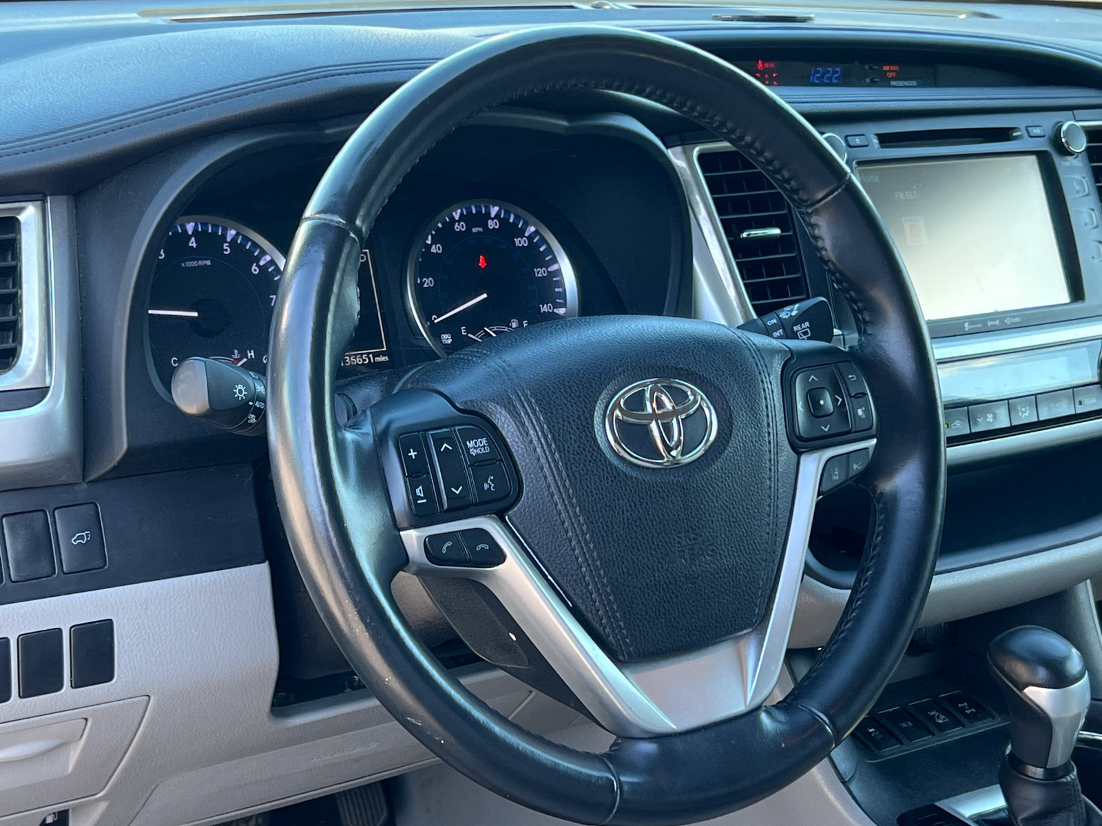 Used 2017 Toyota Highlander Plus AWD/4WD image 3