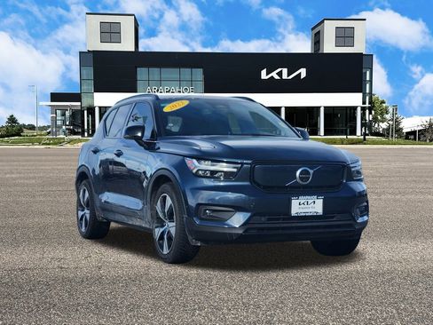 Used 2022 Volvo XC40 P8 Recharge Plus image 2
