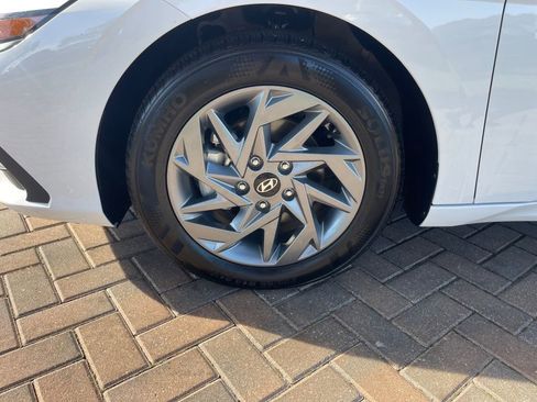 Used 2024 Hyundai Elantra SEL image 9