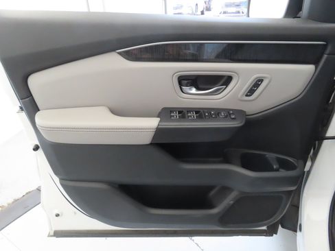 Used 2023 Honda Pilot Elite image 10