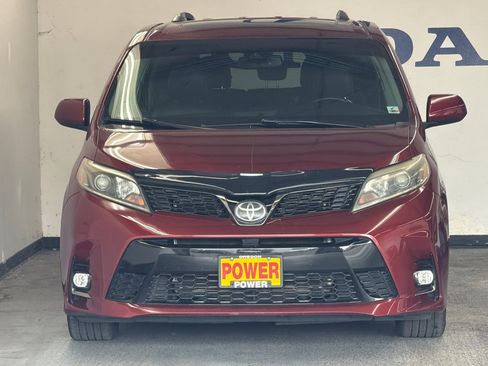 Used 2019 Toyota Sienna SE w/ SE Preferred Package FWD image 8
