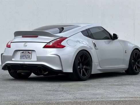 Used 2009 Nissan 370Z Touring w/ Sport Pkg image 4