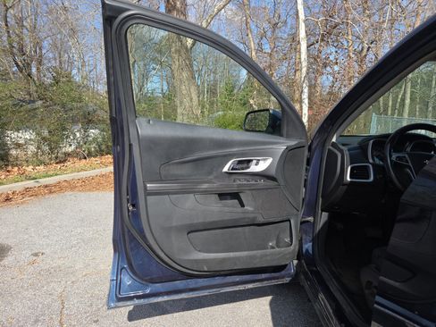 Used 2017 Chevrolet Equinox LT w/ Convenience Package image 18