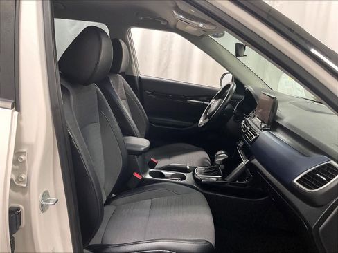 Used 2023 Kia Seltos S w/ Navigation Package image 11