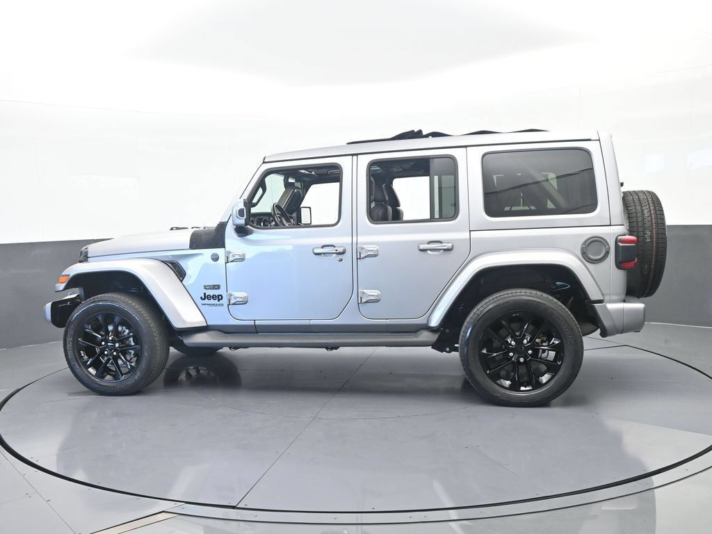 Used 2021 Jeep Wrangler Unlimited Sahara AWD/4WD image 3