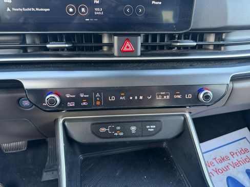 Used 2026 Kia Carnival FWD image 16