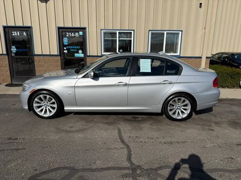 Used 2011 BMW 328i xDrive 4dr Sdn 328i xDrive AWD image 3