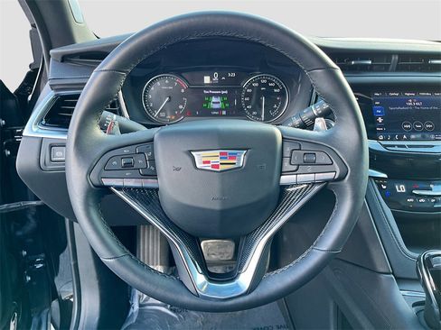 Used 2025 Cadillac XT6 Sport image 11