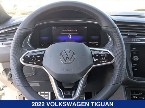 Used 2022 Volkswagen Tiguan SE R-Line image 13