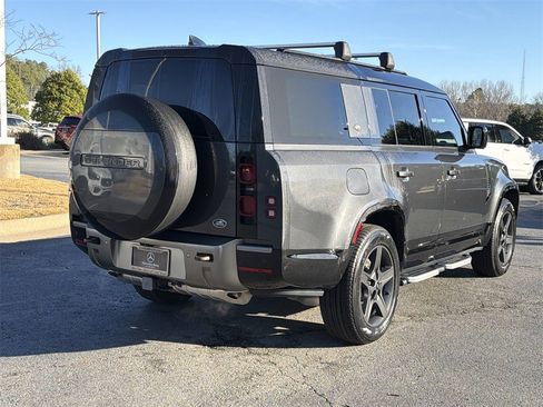 Used 2023 Land Rover Defender 130 X-Dynamic SE image 3