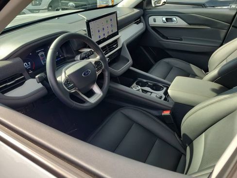 Used 2026 Ford Explorer Active RWD image 3