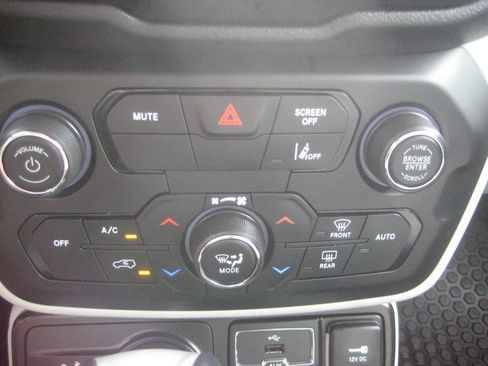 Used 2022 Jeep Renegade Limited AWD/4WD image 22