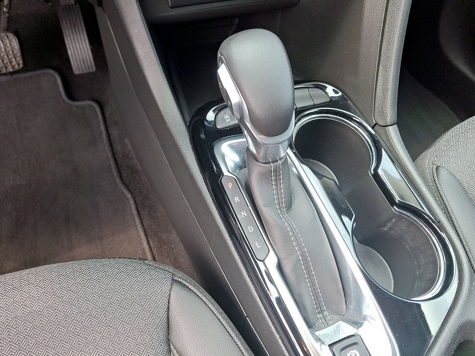 Used 2023 Buick Encore GX Preferred w/ Cold Weather Comfort Package FWD image 12