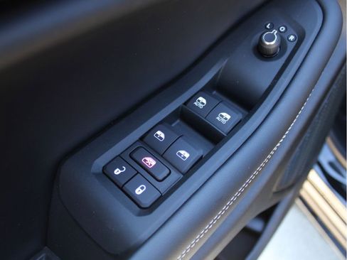 New 2025 Jeep Grand Cherokee L Laredo image 10