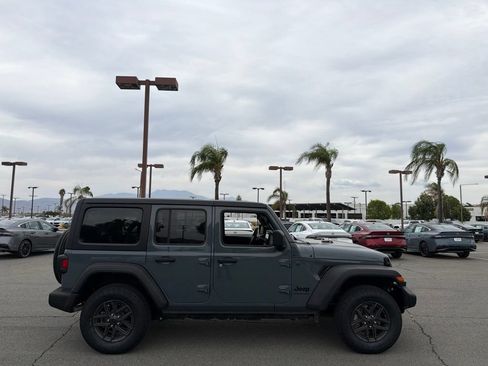 Used 2024 Jeep Wrangler Unlimited Sport AWD/4WD image 3