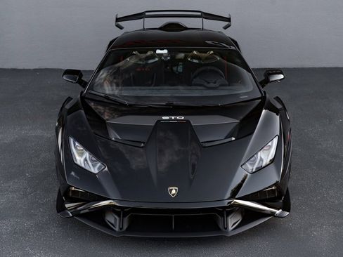 Used 2022 Lamborghini Huracan STO image 5